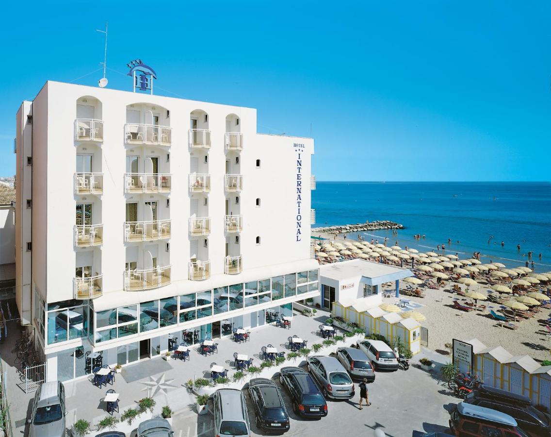 Hotel International Direttamente Sulla Sabbia Misano Adriatico Bagian luar foto