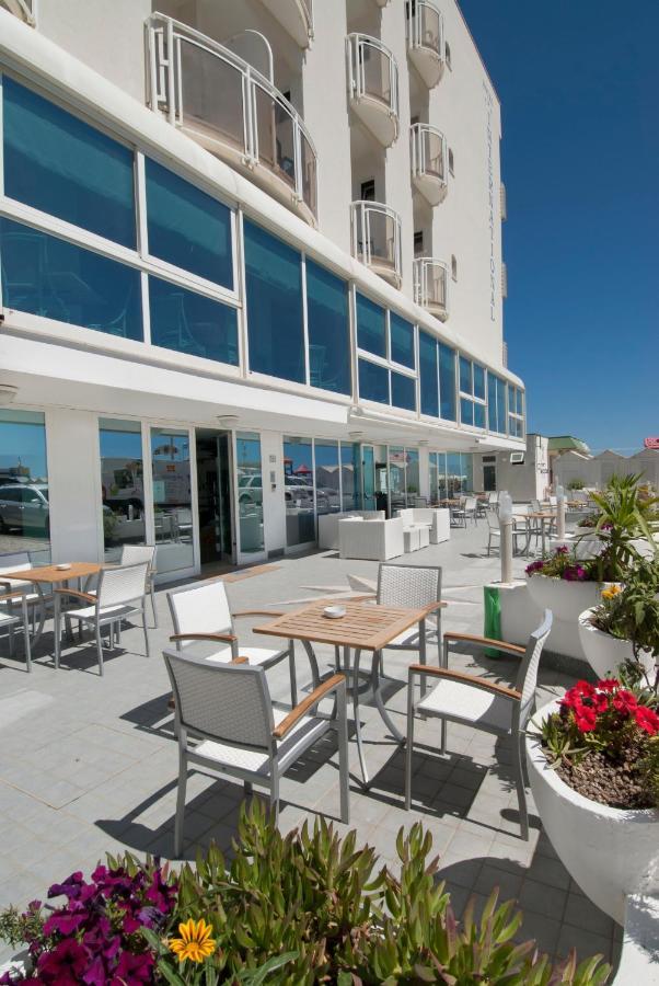 Hotel International Direttamente Sulla Sabbia Misano Adriatico Bagian luar foto