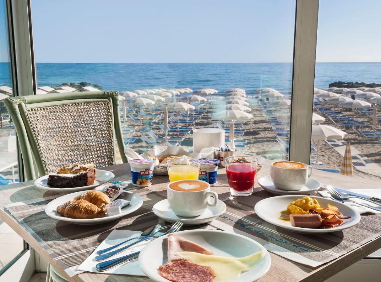 Hotel International Direttamente Sulla Sabbia Misano Adriatico Bagian luar foto