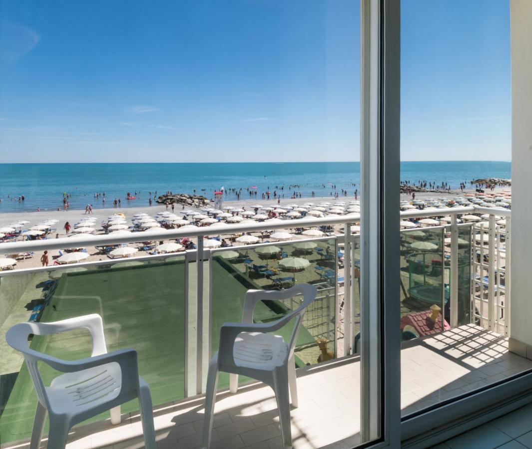 Hotel International Direttamente Sulla Sabbia Misano Adriatico Bagian luar foto