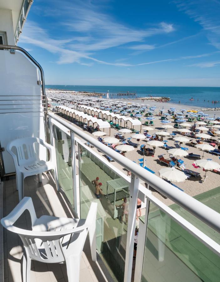Hotel International Direttamente Sulla Sabbia Misano Adriatico Bagian luar foto